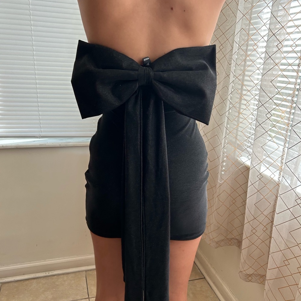 Elegant Black Bow Backless Dress